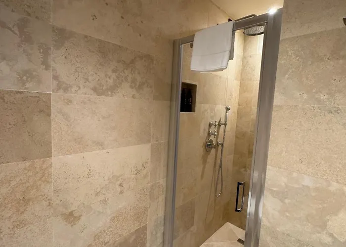 Konukevi Palazzo Gambirasi Luxury Roma
